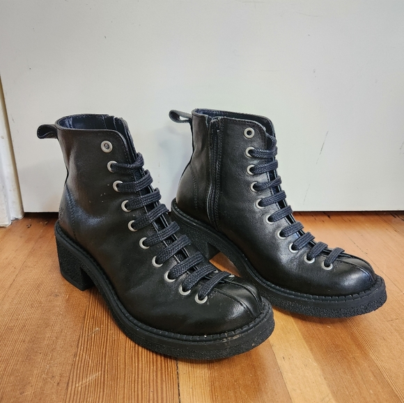 John Fluevog Slacker Wanderer lace up ankle boot - Picture 4 of 8